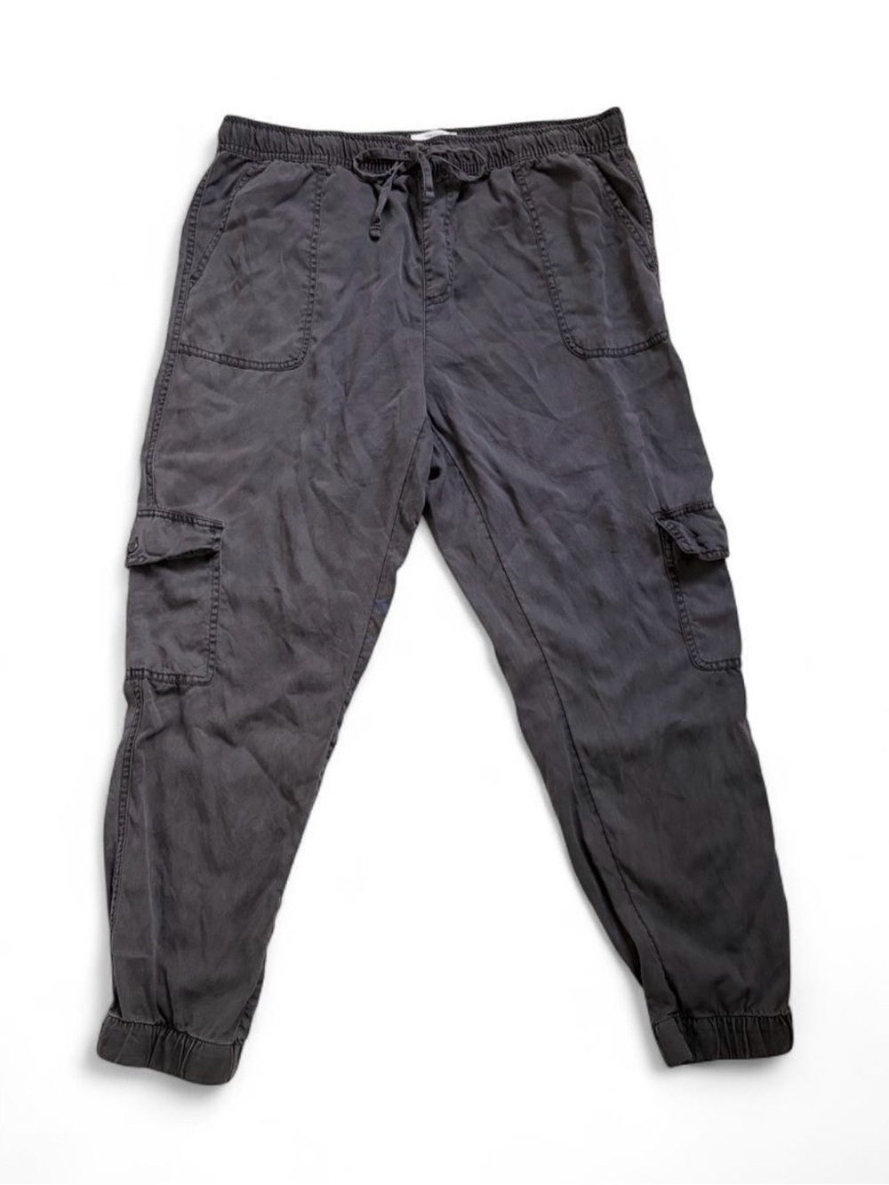 C & C California women’s gray cargo pants in Sz. XL. Inseam approx. 28.5”